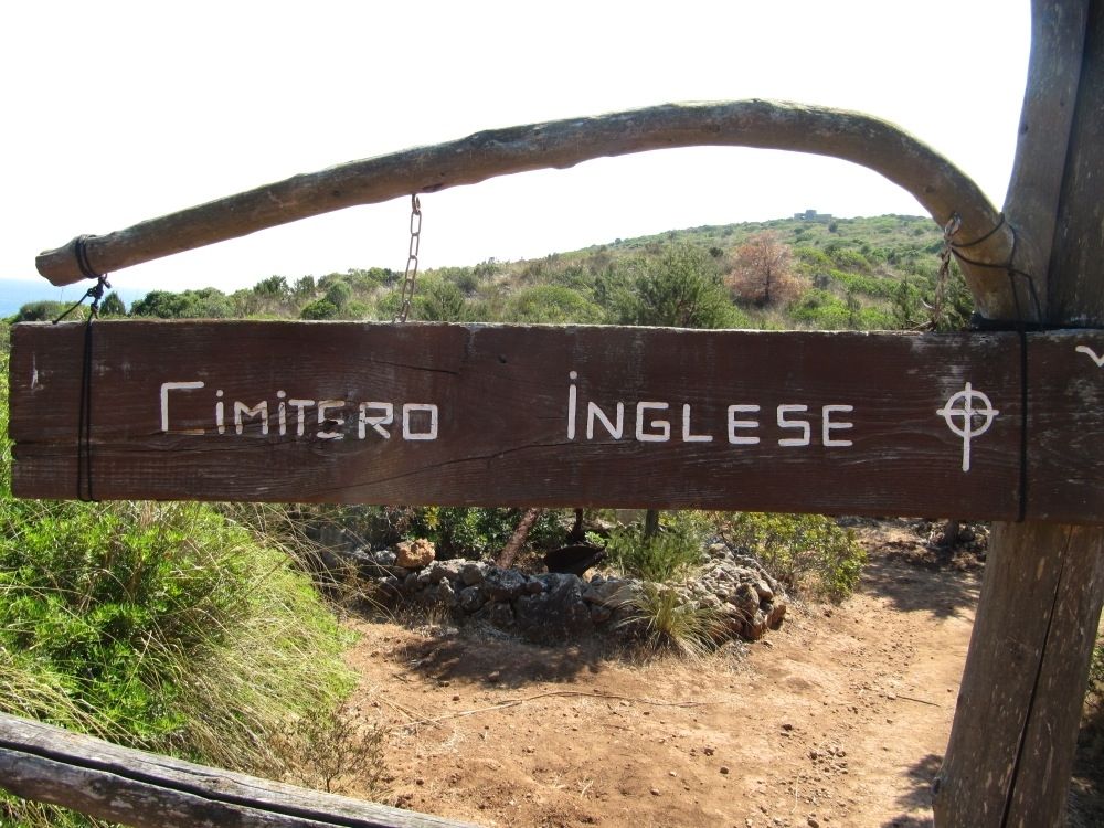 parco di Cala Moresca - il cimitero inglese 