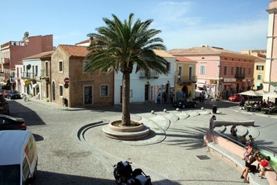 la piazza di Santa Teresa Gallura