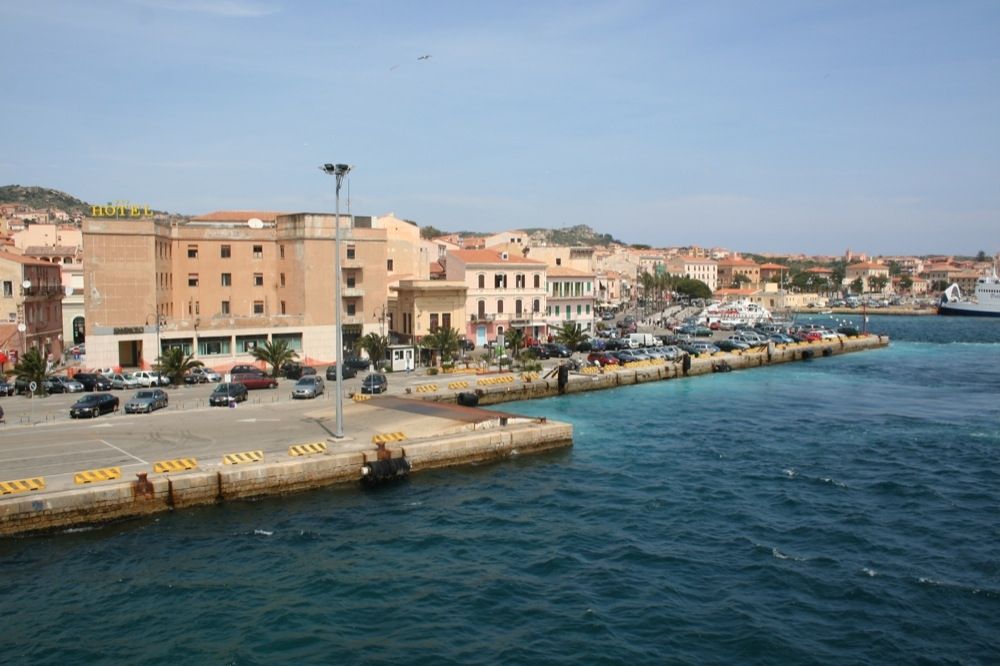 scorcio del paese de La Maddalena