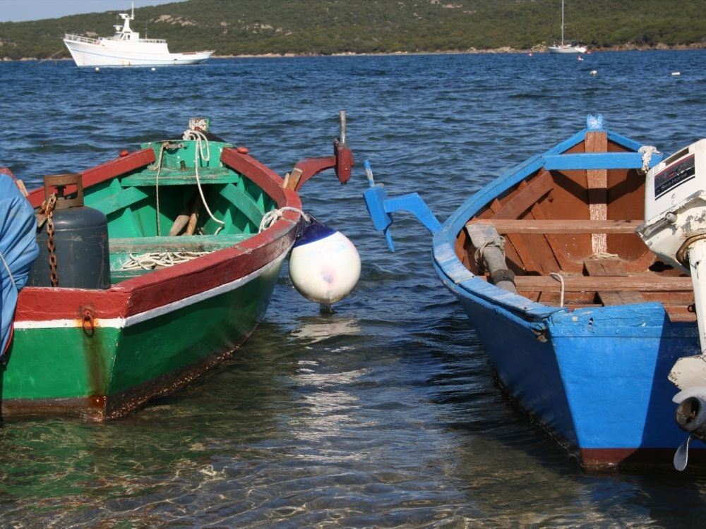 barche nei pressi della spiaggia di Porto Pozzo