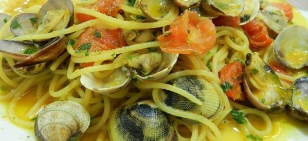 Sea spaghetti with saffron