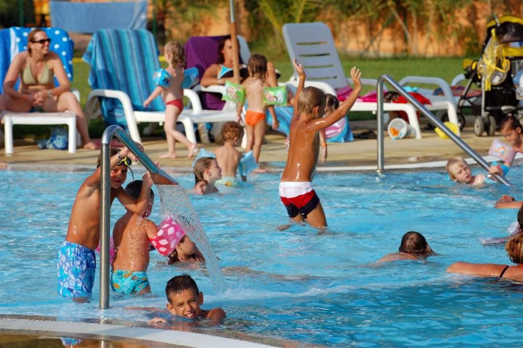 piscina del Camping Village 4 Mori