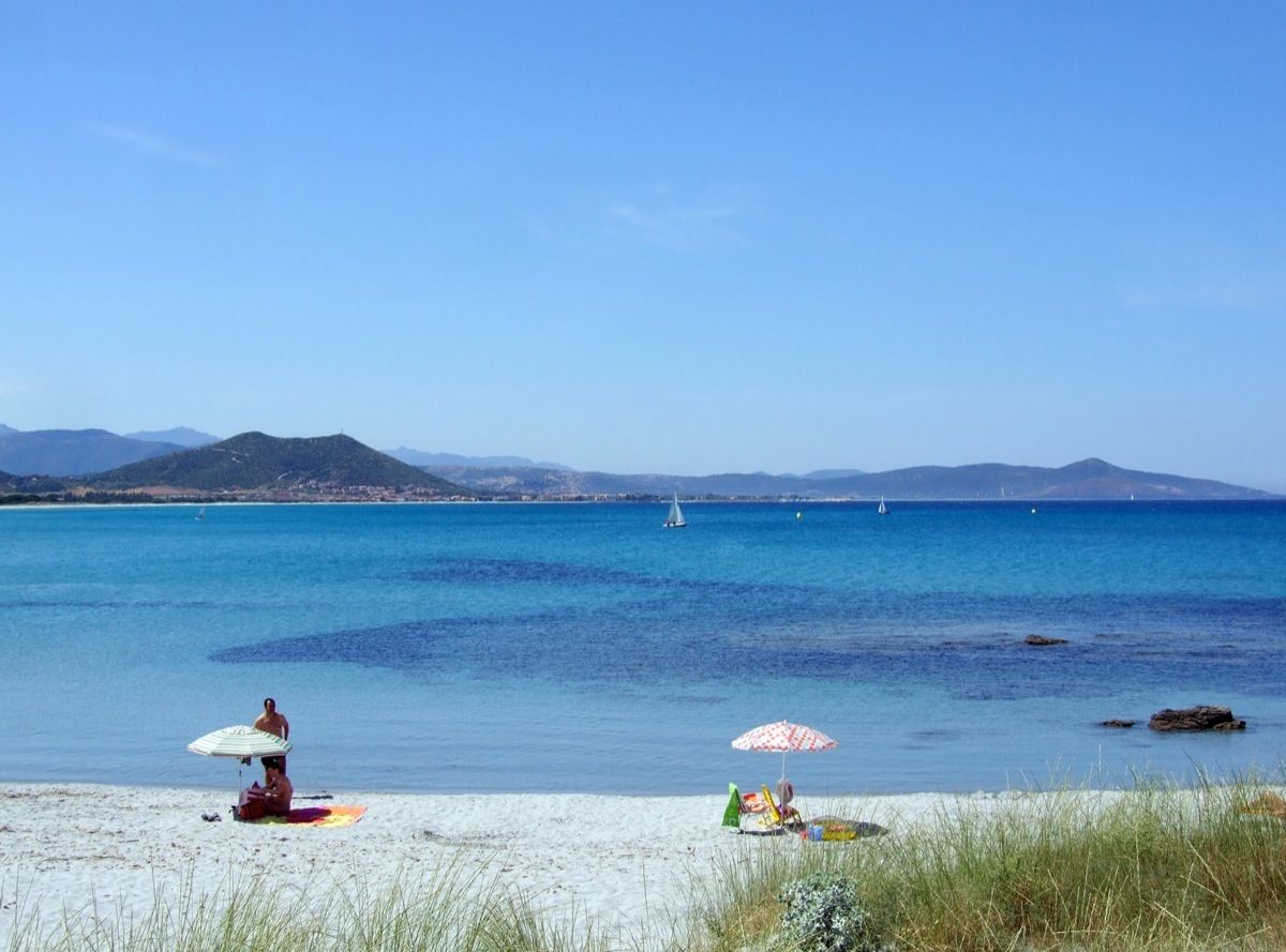 Santa Lucia spiaggia e scoglio